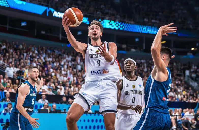 小瓦抛投得, 三分以及接, 东契奇