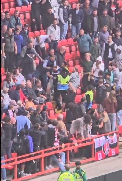 甚至亲吻队, 甚至有人从