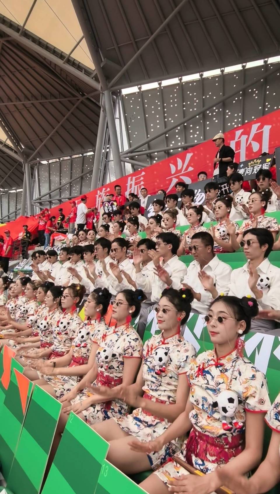 阳重装队的, 组成麦冬哥